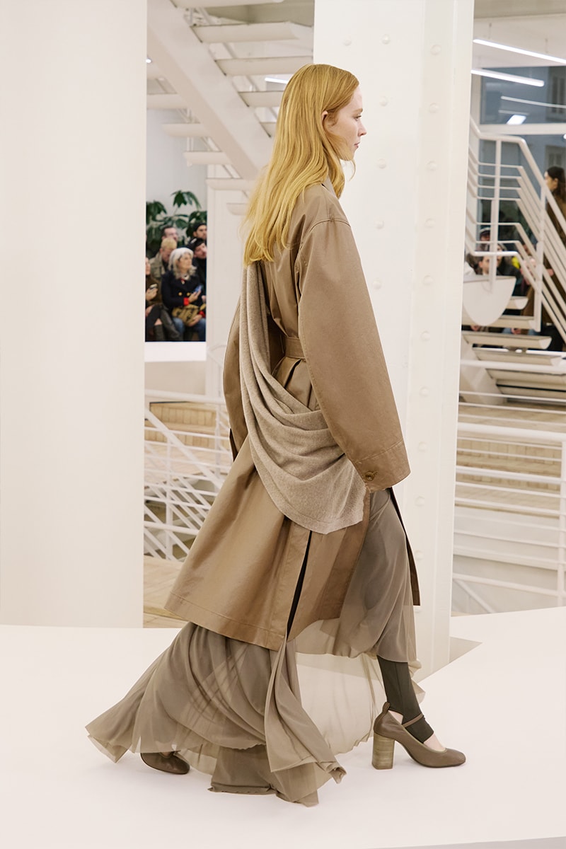 ルメール 2024年秋冬コレクション Lemaire Fall Winter 2024 Paris Fashion Week menswear Christophe Lemaire runway show LEMAIRE FW24 Is All About Ethereal Elegance sarah-linh tran 