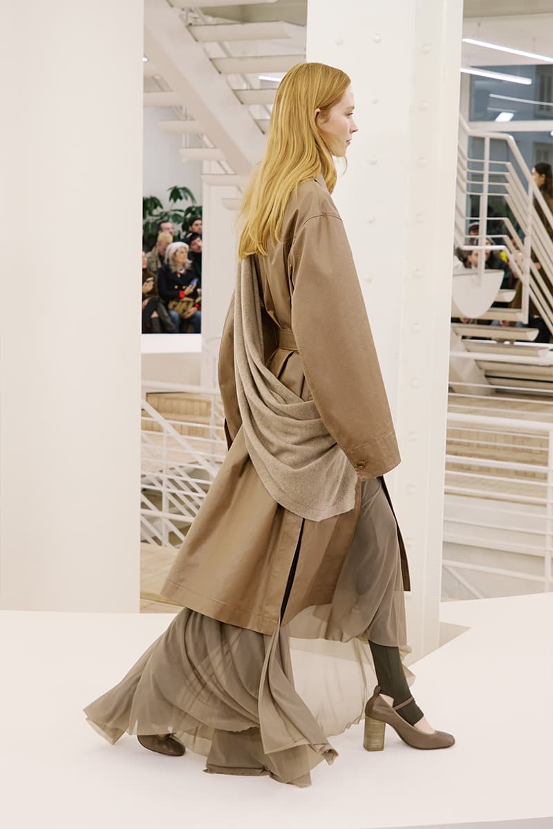 ルメール 2024年秋冬コレクション Lemaire Fall Winter 2024 Paris Fashion Week menswear Christophe Lemaire runway show LEMAIRE FW24 Is All About Ethereal Elegance sarah-linh tran