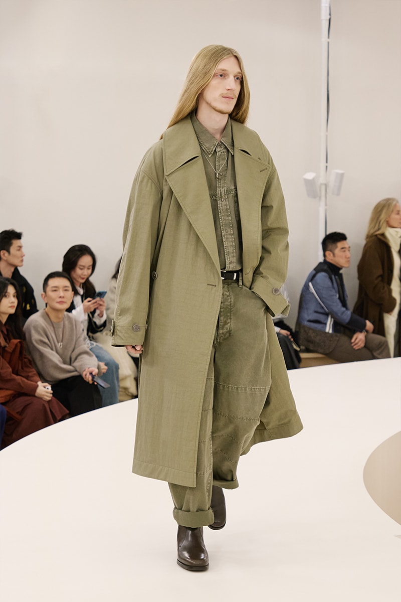 ルメール 2024年秋冬コレクション Lemaire Fall Winter 2024 Paris Fashion Week menswear Christophe Lemaire runway show LEMAIRE FW24 Is All About Ethereal Elegance sarah-linh tran 