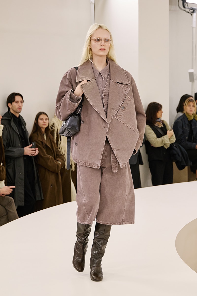 ルメール 2024年秋冬コレクション Lemaire Fall Winter 2024 Paris Fashion Week menswear Christophe Lemaire runway show LEMAIRE FW24 Is All About Ethereal Elegance sarah-linh tran 