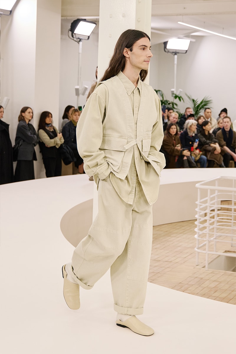 ルメール 2024年秋冬コレクション Lemaire Fall Winter 2024 Paris Fashion Week menswear Christophe Lemaire runway show LEMAIRE FW24 Is All About Ethereal Elegance sarah-linh tran 