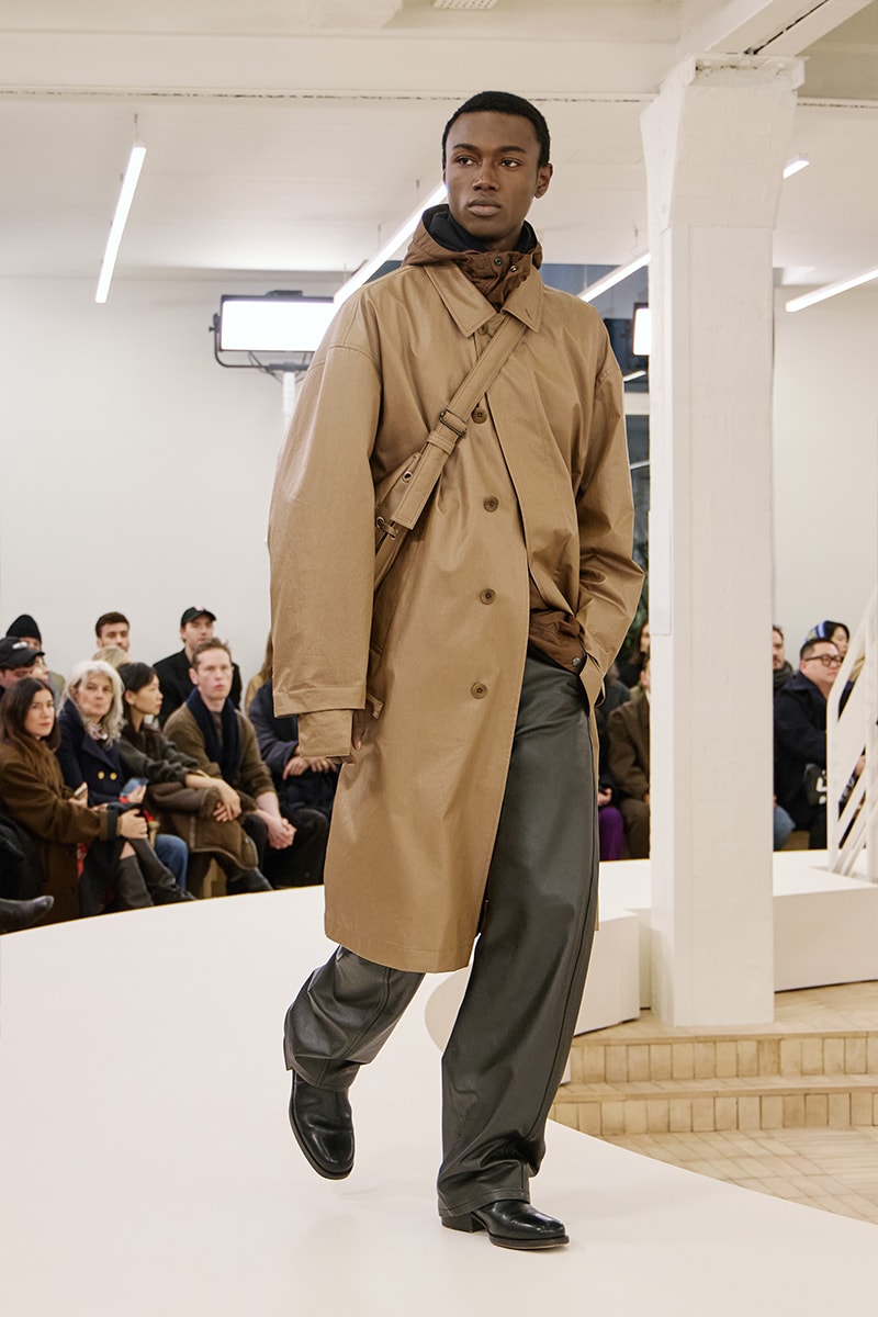 ルメール 2024年秋冬コレクション Lemaire Fall Winter 2024 Paris Fashion Week menswear Christophe Lemaire runway show LEMAIRE FW24 Is All About Ethereal Elegance sarah-linh tran 