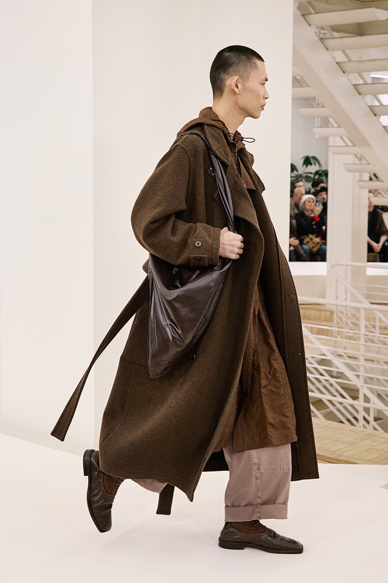 ルメール 2024年秋冬コレクション Lemaire Fall Winter 2024 Paris Fashion Week menswear Christophe Lemaire runway show LEMAIRE FW24 Is All About Ethereal Elegance sarah-linh tran 