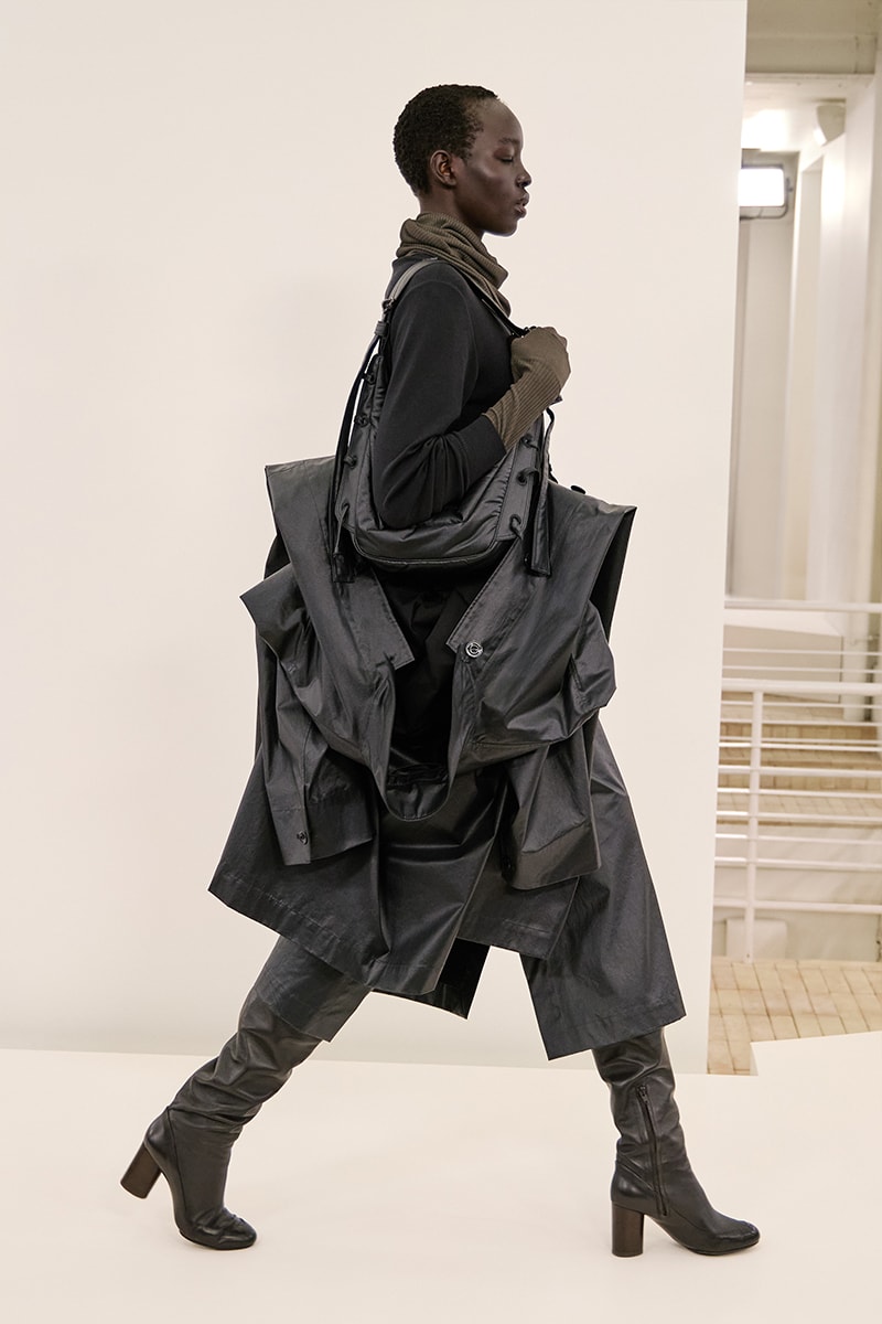 ルメール 2024年秋冬コレクション Lemaire Fall Winter 2024 Paris Fashion Week menswear Christophe Lemaire runway show LEMAIRE FW24 Is All About Ethereal Elegance sarah-linh tran 