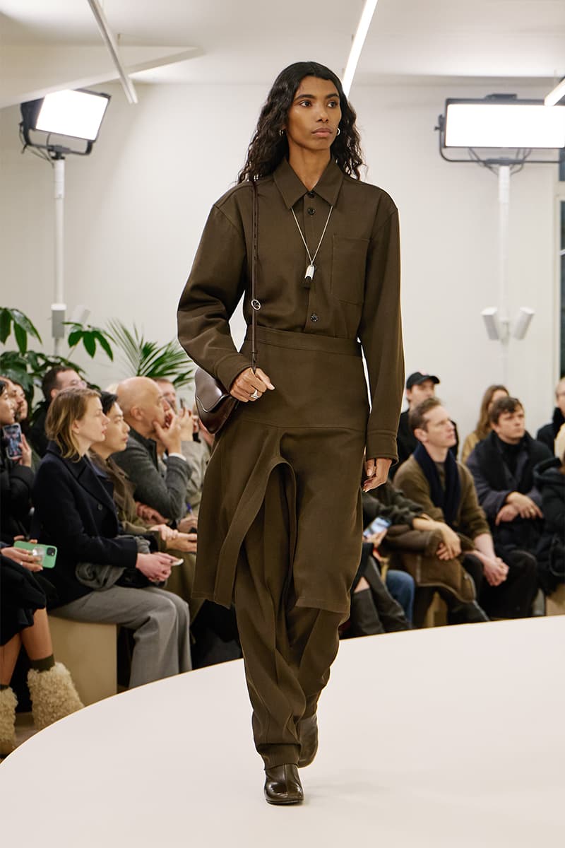 ルメール 2024年秋冬コレクション Lemaire Fall Winter 2024 Paris Fashion Week menswear Christophe Lemaire runway show LEMAIRE FW24 Is All About Ethereal Elegance sarah-linh tran 