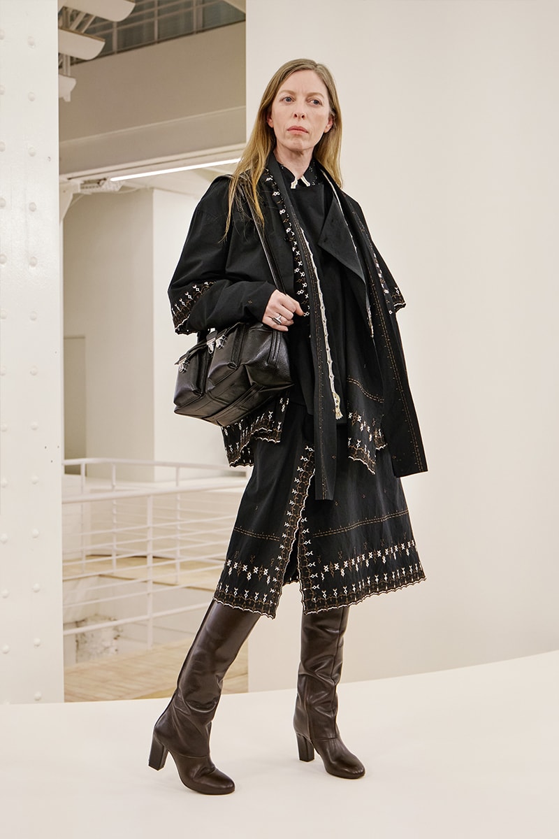 ルメール 2024年秋冬コレクション Lemaire Fall Winter 2024 Paris Fashion Week menswear Christophe Lemaire runway show LEMAIRE FW24 Is All About Ethereal Elegance sarah-linh tran 