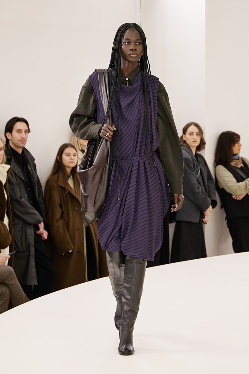 ルメール 2024年秋冬コレクション Lemaire Fall Winter 2024 Paris Fashion Week menswear Christophe Lemaire runway show LEMAIRE FW24 Is All About Ethereal Elegance sarah-linh tran 