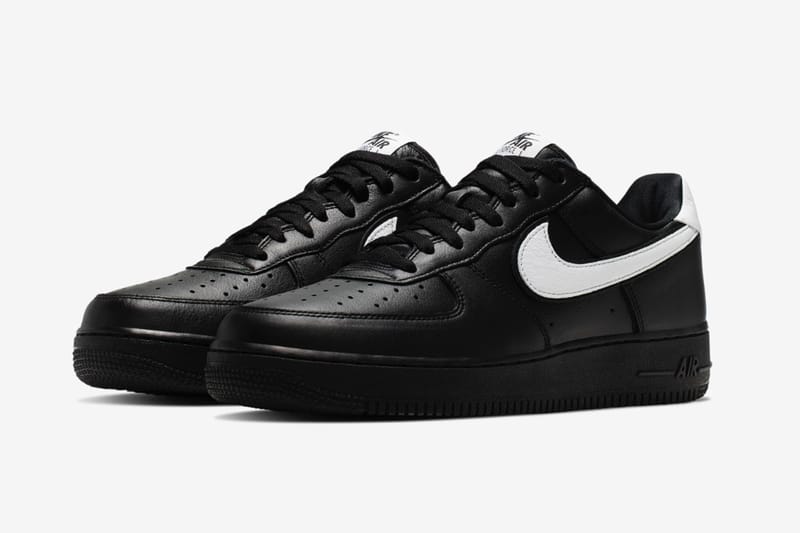 Nike Air force 1 Low からシンプルなカラーリングの “Black and White” が再登場