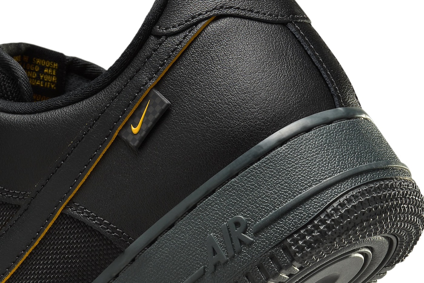 ナイキエアフォース1ローからリュクスな雰囲気の新作ブラック/ユニバーシティゴールドが登場 Nike Air Force 1 Low Black University Gold FZ4617-001 Release Info