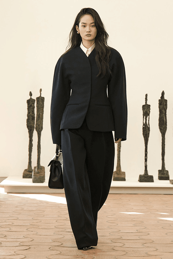 ジャックムス 2024年春夏コレクション “レススカルプチャーズ” Jacquemus Spring Summer 2024 Runway Show Simon Porte Jacquemus menswear womenswear