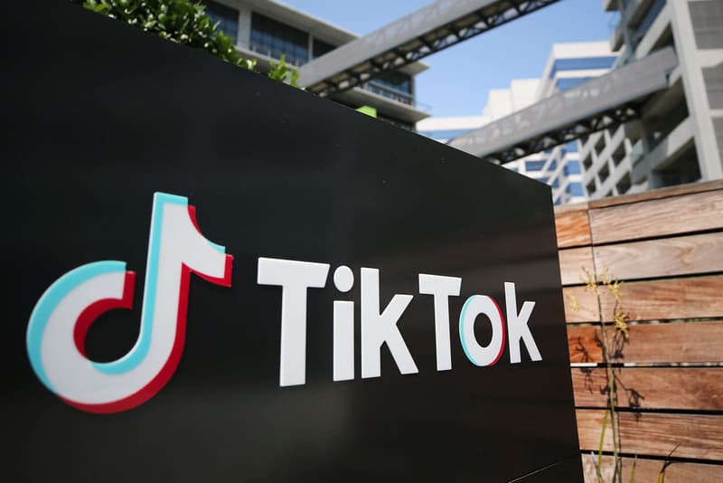 TikTok がアプリ内での偽造品販売防止対策のためにLVMHと提携を検討中？ TikTok LVMH bloomberg fake goods products faux luxury e-commerce business tiktok shop partnership report