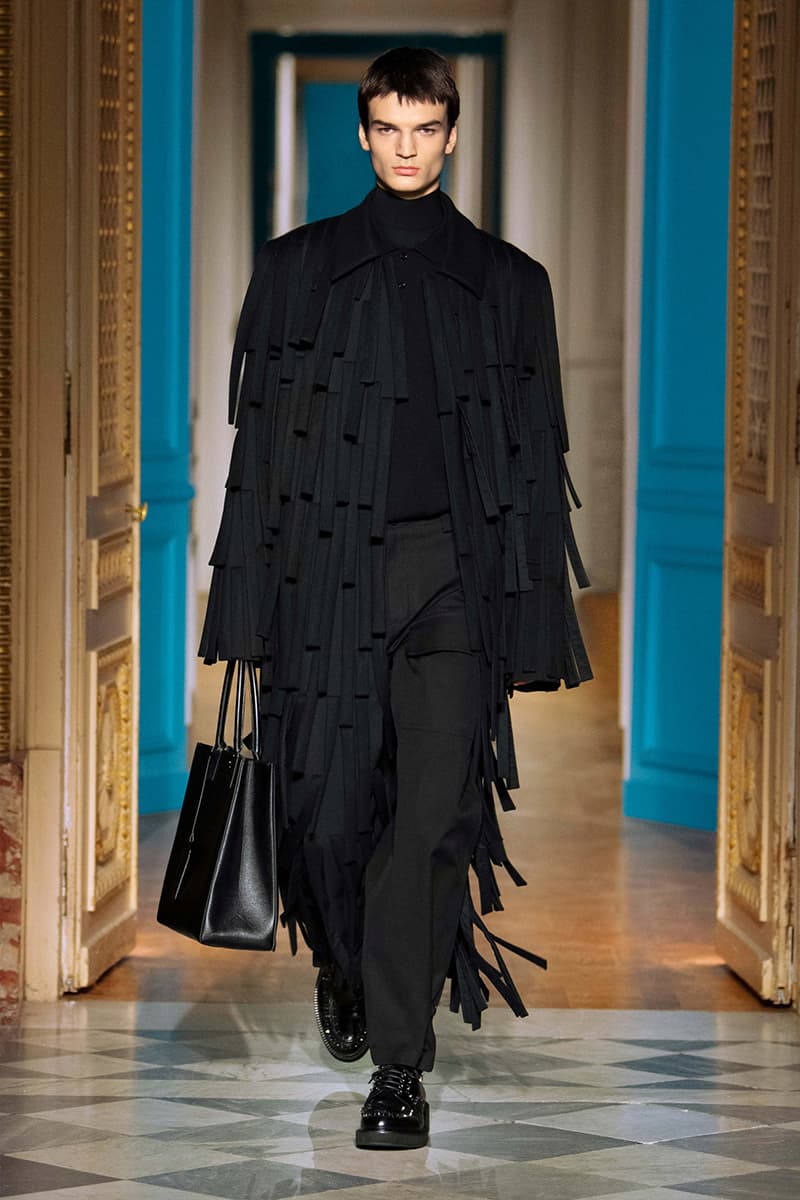 ヴァレンティノ 2024年秋冬コレクション Valentino Fall Winter 2024 Paris Fashion Week menswear runway show Pierpaolo Piccioli le ciel menswear color liberates masculinity blue pink