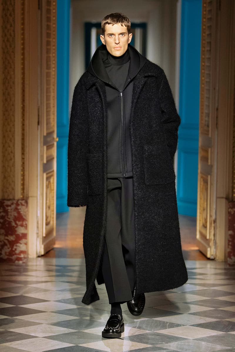 ヴァレンティノ 2024年秋冬コレクション Valentino Fall Winter 2024 Paris Fashion Week menswear runway show Pierpaolo Piccioli le ciel menswear color liberates masculinity blue pink