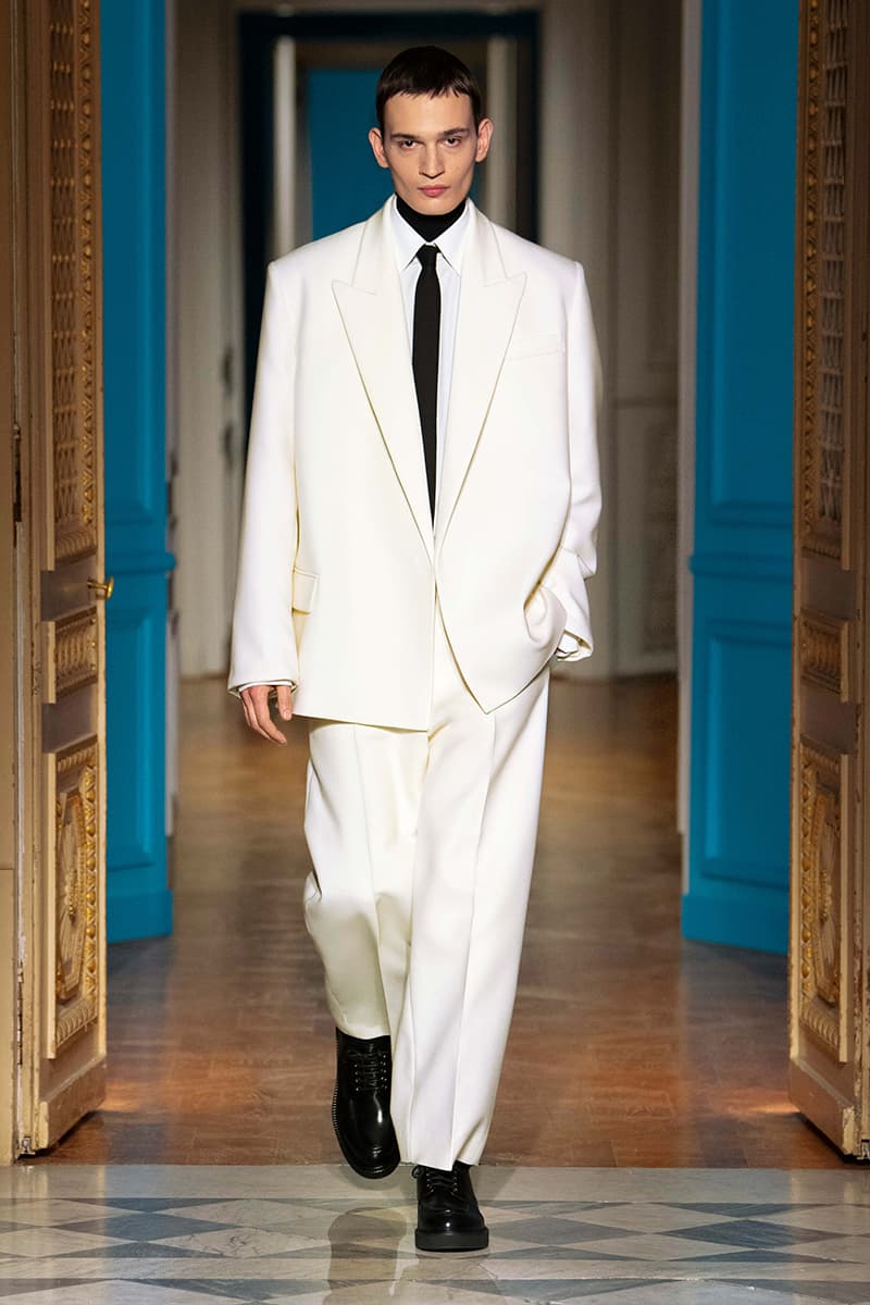 ヴァレンティノ 2024年秋冬コレクション Valentino Fall Winter 2024 Paris Fashion Week menswear runway show Pierpaolo Piccioli le ciel menswear color liberates masculinity blue pink