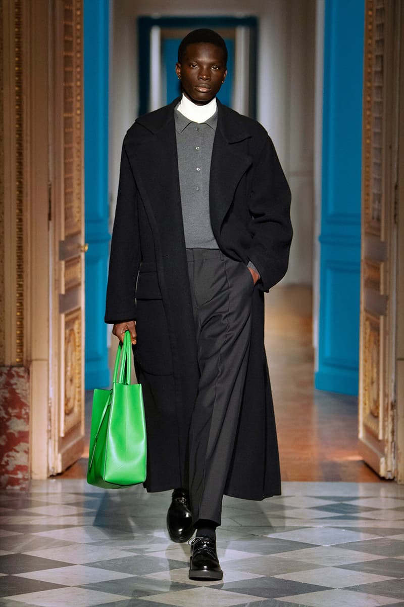 ヴァレンティノ 2024年秋冬コレクション Valentino Fall Winter 2024 Paris Fashion Week menswear runway show Pierpaolo Piccioli le ciel menswear color liberates masculinity blue pink