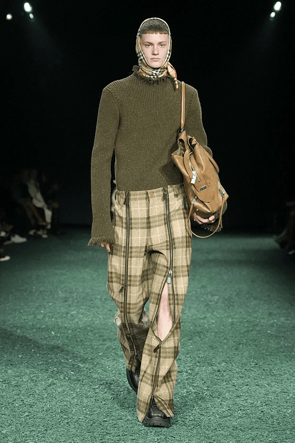 バーバリー 2024年秋冬コレクション Burberry Fall Winter 2024 London Fashion Week runway show daniel lee menswear womenswear victoria park england