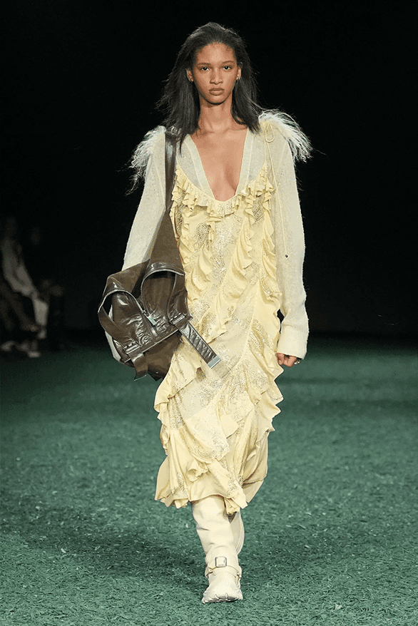 バーバリー 2024年秋冬コレクション Burberry Fall Winter 2024 London Fashion Week runway show daniel lee menswear womenswear victoria park england