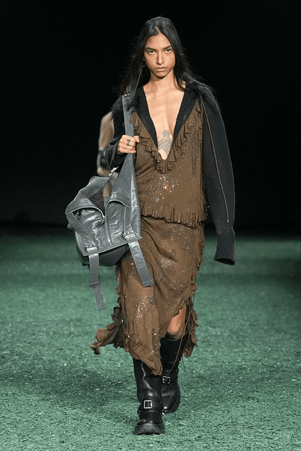 バーバリー 2024年秋冬コレクション Burberry Fall Winter 2024 London Fashion Week runway show daniel lee menswear womenswear victoria park england