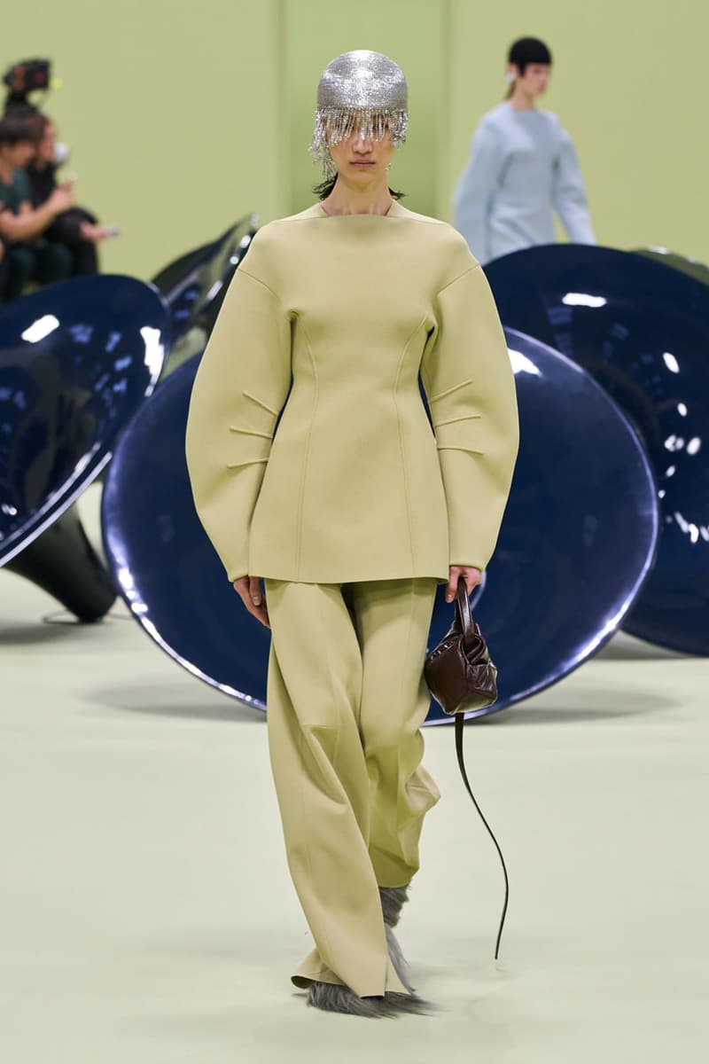 ジル サンダー 2024年秋冬コレクション Jil Sander FW24 Looks at Life in Color and Comfort fw24 collection milan fashion week italy runway fall winter 2024 ready to wear luke lucy meiers green mk.gee