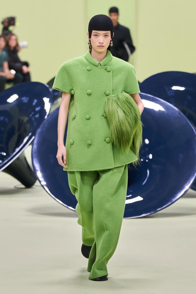 ジル サンダー 2024年秋冬コレクション Jil Sander FW24 Looks at Life in Color and Comfort fw24 collection milan fashion week italy runway fall winter 2024 ready to wear luke lucy meiers green mk.gee