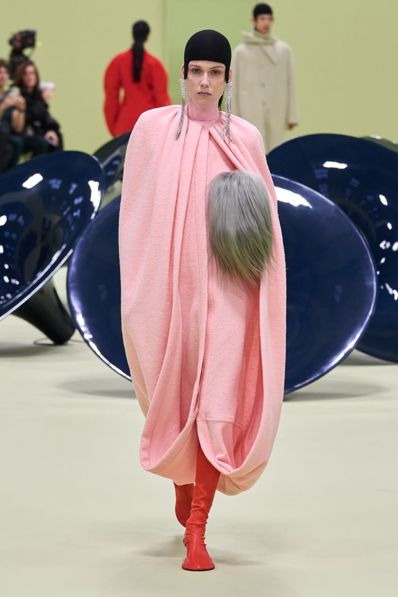 ジル サンダー 2024年秋冬コレクション Jil Sander FW24 Looks at Life in Color and Comfort fw24 collection milan fashion week italy runway fall winter 2024 ready to wear luke lucy meiers green mk.gee
