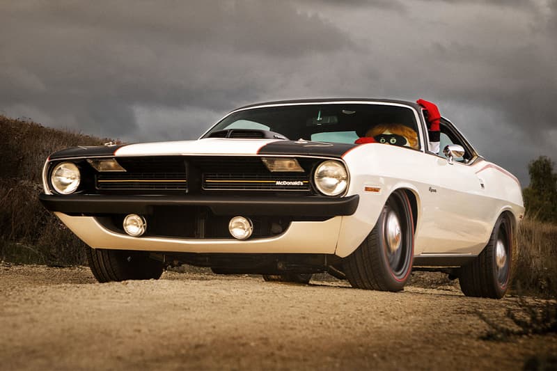 マクドナルドのハンバーガー仕様にカスタムした1970年型のプリムス・バラクーダをチェック McDonalds 1970 Plymouth Barracuda Burgercuda Info