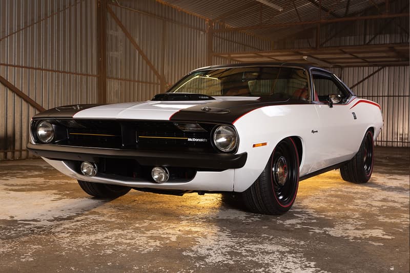 マクドナルドのハンバーガー仕様にカスタムした1970年型のプリムス・バラクーダをチェック McDonalds 1970 Plymouth Barracuda Burgercuda Info