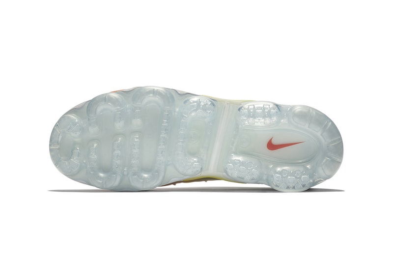 ナイキからエアマックスヴェイパーマックス “レインボー”が約6年ぶりに復活 Nike Air Vapormax Plus Receives a "Rainbow" Iteration february release info White/Neptune Green-Dynamic Yellow-White Code: 924453-103 re release 