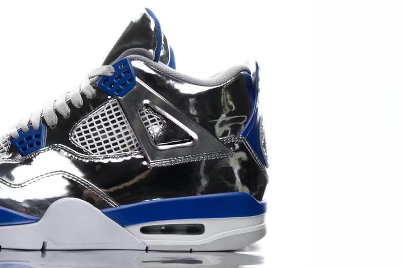 アッシャーが NFL スーパーボウル ハーフタイムショーで Air Jordan 4 の特注モデルを着用 usher super bowl lviii 58 halftime show custom air jordan brand sneakers 4 the shoe surgeon silver blue photos information