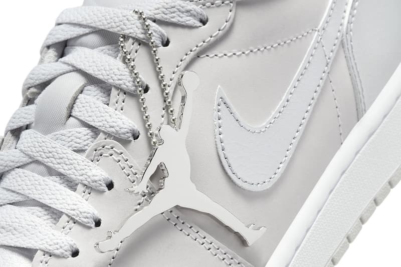 人気モデルに着想を得たエアジョーダン1ロー OGメタリックシルバーが登場 Official Look at the Air Jordan 1 Low OG "Metallic Silver" summer 2024 release info Neutral Grey/Metallic Silver-White nike swoos jumpman CZ0790-002