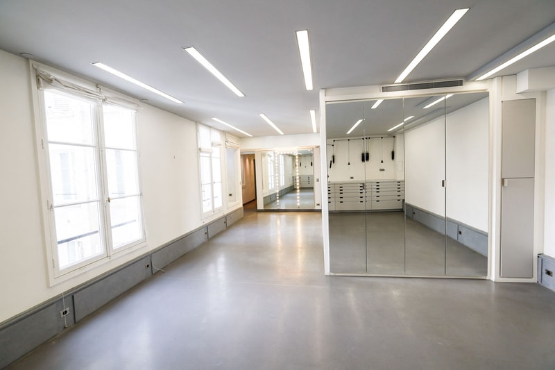 カール・ラガーフェルドの住んでいたアパートメントが16億円超えで落札される karl lagerfeld paris home apartment photos images auction sale double price notary announcement size buyer identity