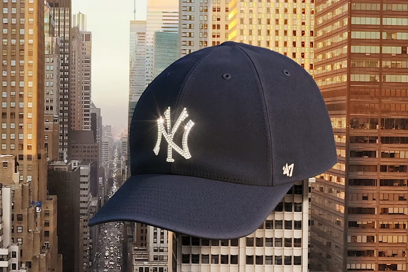 スワロフスキー クリスタルのロゴが輝くニューヨーク・ヤンキースキャップをチェック 47 brand swarovski crystals new york yankees strapback dad hat kendall jenner official release date info photos price store list buying guide