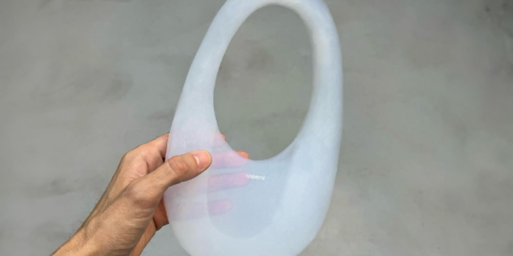コペルニが99%空気でできた新作スワイプバッグをお披露目 | Hypebeast.JP 