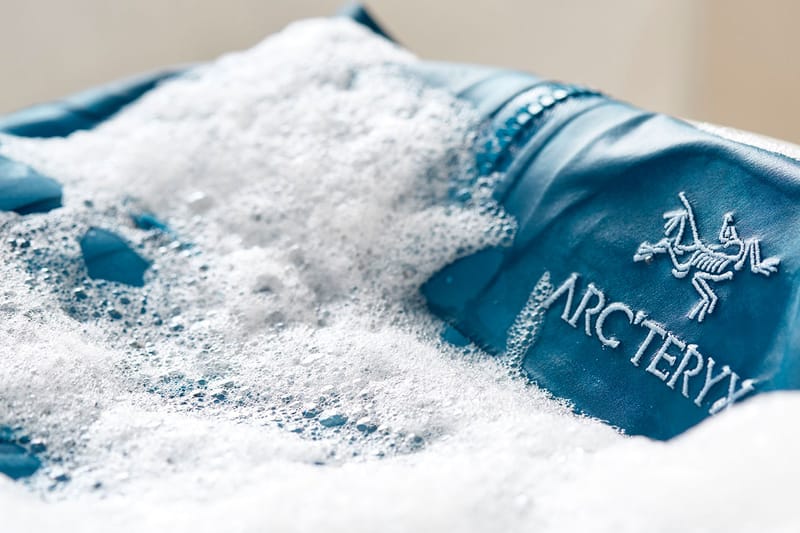 ARC'TERYX が GORE-TEX®︎ ウェア専門のクリーニングサービスの常設提供を開始