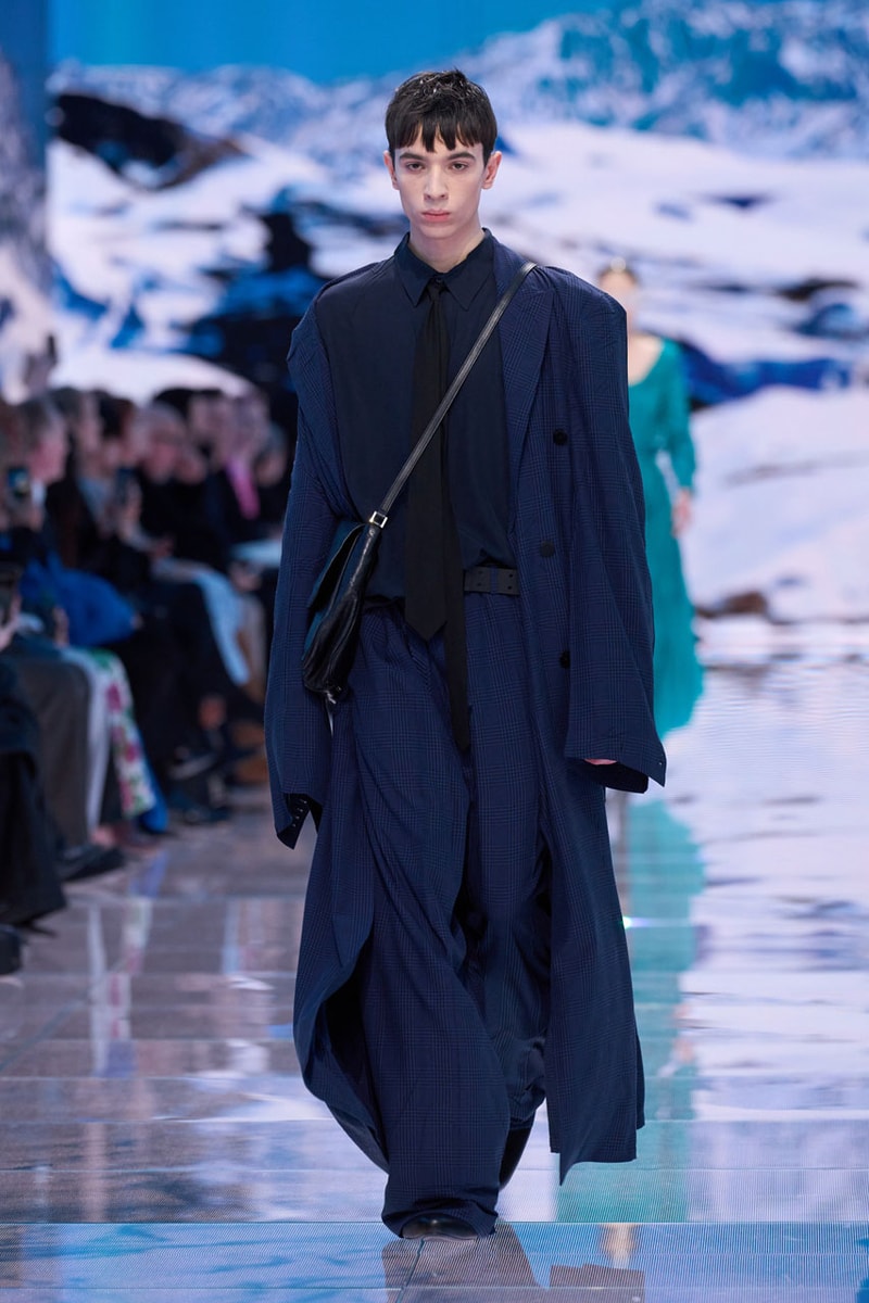 Balenciaga 2024年ウィンターコレクション Demna Does It All for the Clicks in Balenciaga FW24 Fall Winter Paris Fashion Week Collection milan runway 