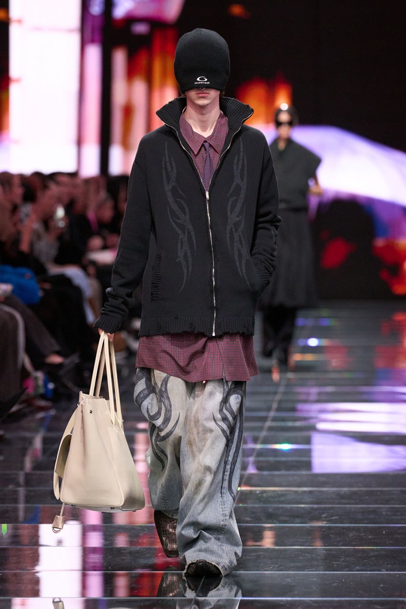 Balenciaga 2024年ウィンターコレクション Demna Does It All for the Clicks in Balenciaga FW24 Fall Winter Paris Fashion Week Collection milan runway 