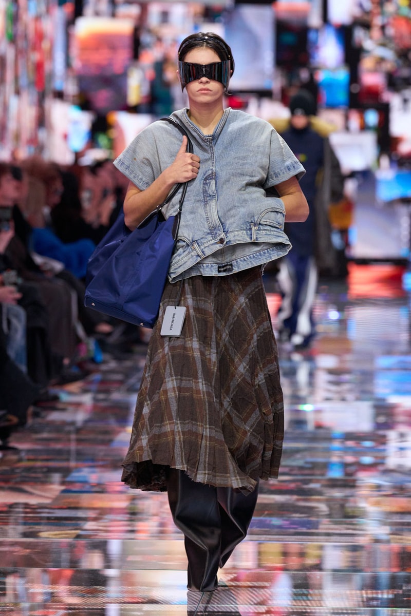 Balenciaga 2024年ウィンターコレクション Demna Does It All for the Clicks in Balenciaga FW24 Fall Winter Paris Fashion Week Collection milan runway 