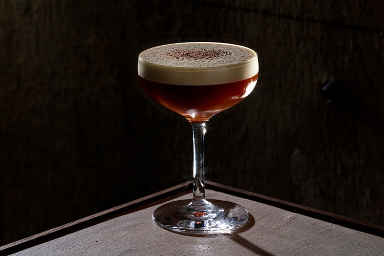 大阪・心斎橋の新スポット BAR Inc は世にもクールなDJバー