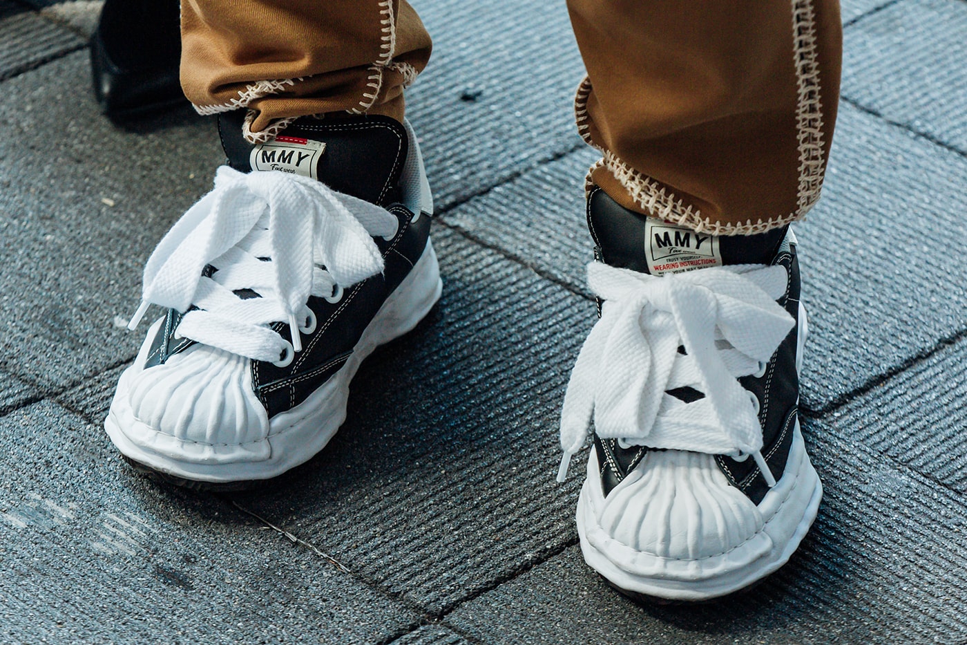 2024年秋冬 楽天ファッション・ウィーク東京におけるフットウェアのトレンドをチェック Best Footwear Trends at Tokyo Fashion Week FW24 Nike adidas comme des garcons sacai nike air jordan brand maison margiela rick owens new balance asics cecilie bahnsen