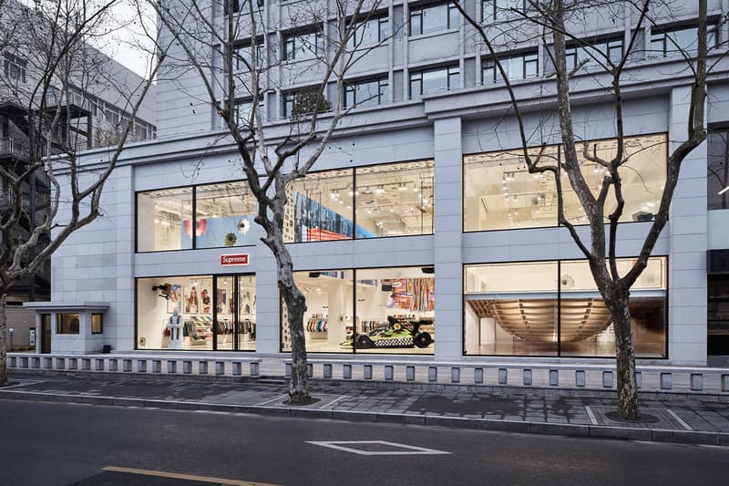 中国・上海にオープンする シュプリーム 新店舗の内部をチェック An Exclusive Look at the Supreme Shanghai Store march 2024 opening inside look interior china wechat box t-shirts streetwear mark gonzales nate lowman