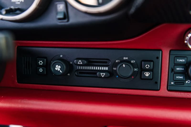 ガンサーワークスがリマスターした1996年式のポルシェ 911 が約1億5,000万円で落札 Gunther Werks Remastered 1996 Porsche 911 RM Sothebys ModaMiami Auction Info