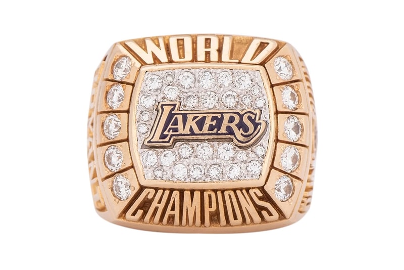 コービー・ブライアントが父親に贈ったというNBAチャンピオンリングがオークションに登場 kobe bryant basketball player ring memorabilia golbin auction los angeles lakers championship ring website bidding details