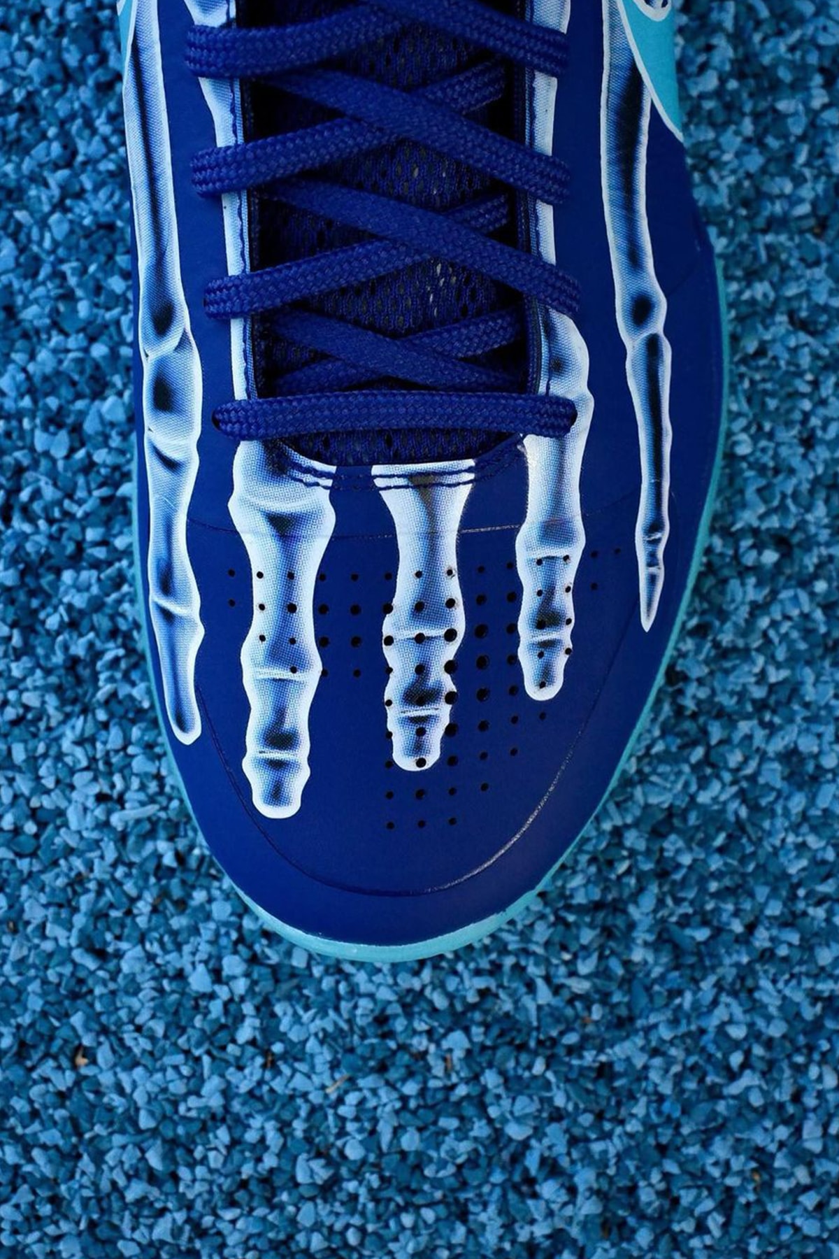 ナイキからコービー・ブライアントのレントゲン写真を用いた Kobe 5 Protro “X-Ray” がスタンバイ Nike Kobe 5 Protro “X-Ray” first look, VANESSA BRYANT