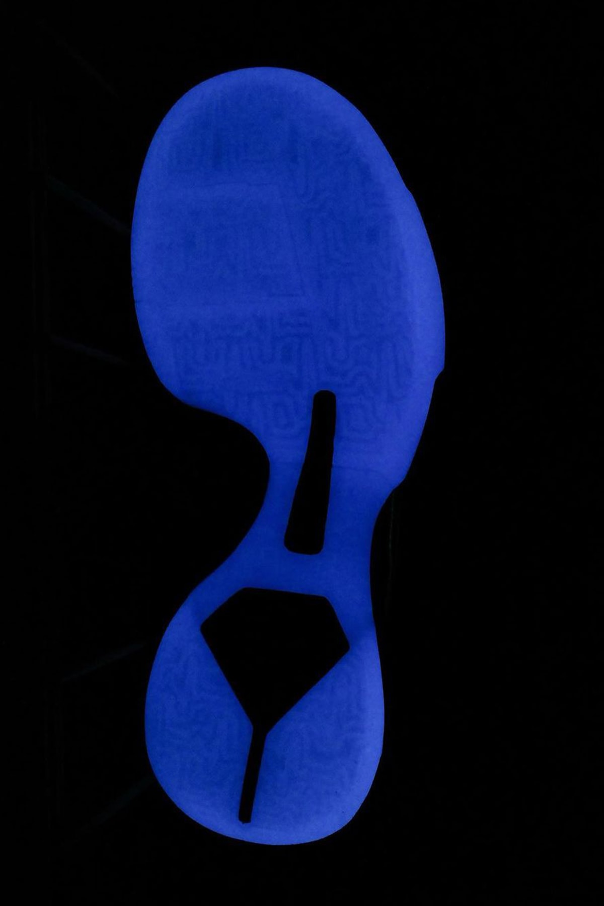 ナイキからコービー・ブライアントのレントゲン写真を用いた Kobe 5 Protro “X-Ray” がスタンバイ Nike Kobe 5 Protro “X-Ray” first look, VANESSA BRYANT