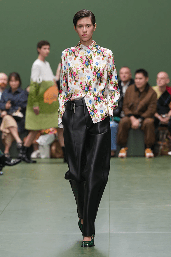 ロエベ 2024年秋冬コレクション LOEWE Fall Winter 2024 Paris Fashion Week menswear womenswear Jonathan Anderson runway show