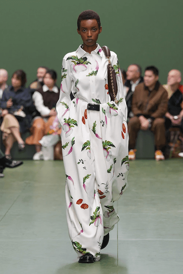 ロエベ 2024年秋冬コレクション LOEWE Fall Winter 2024 Paris Fashion Week menswear womenswear Jonathan Anderson runway show