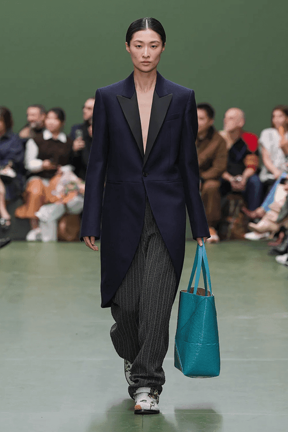 ロエベ 2024年秋冬コレクション LOEWE Fall Winter 2024 Paris Fashion Week menswear womenswear Jonathan Anderson runway show