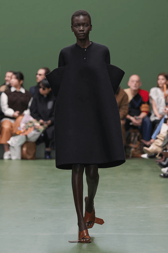 ロエベ 2024年秋冬コレクション LOEWE Fall Winter 2024 Paris Fashion Week menswear womenswear Jonathan Anderson runway show