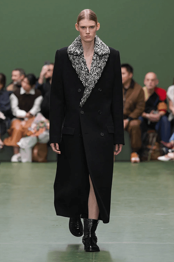 ロエベ 2024年秋冬コレクション LOEWE Fall Winter 2024 Paris Fashion Week menswear womenswear Jonathan Anderson runway show