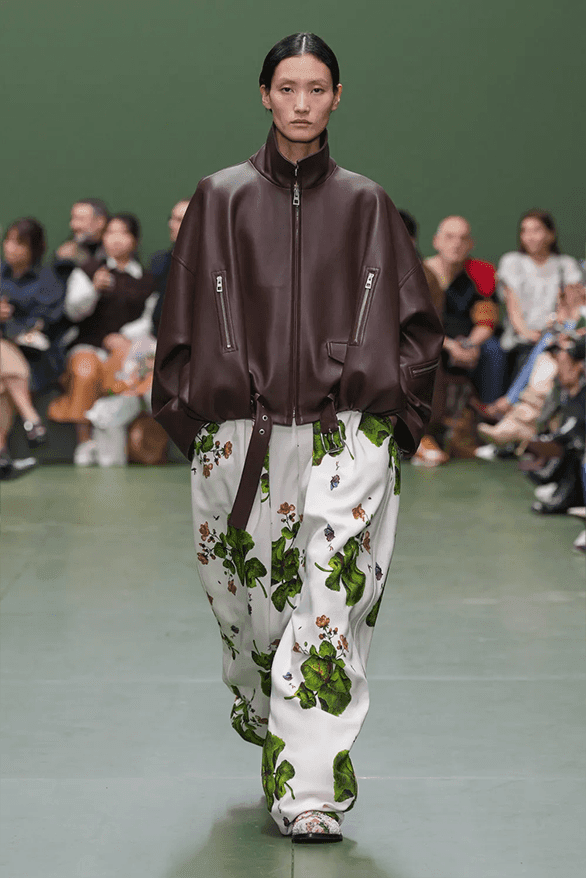 ロエベ 2024年秋冬コレクション LOEWE Fall Winter 2024 Paris Fashion Week menswear womenswear Jonathan Anderson runway show